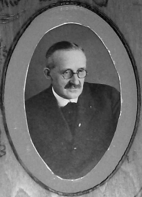 img-charles_hall.jpg img-charles_hall.jpg