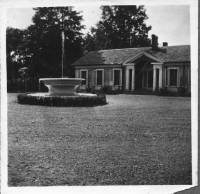 img-gate_house_fountain.jpg img-gate_house_fountain.jpg
