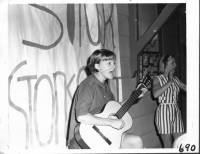 img-girl_with_guitar_singing.jpg